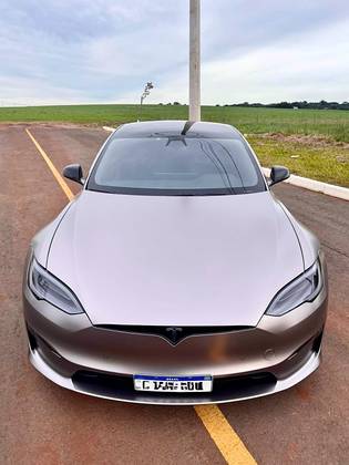 TESLA MODEL S ELÉTRICO PLAID